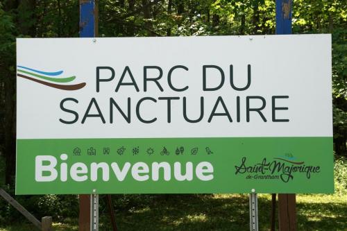 St-Majorique, Parc du sanctuaire-1, Raymond Lavergne 03-07-20