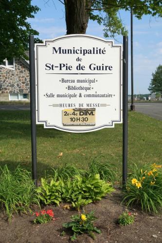 St-Pie-de-Guire, Bureau municipal-2, Raymond Lavergne 02-07-20